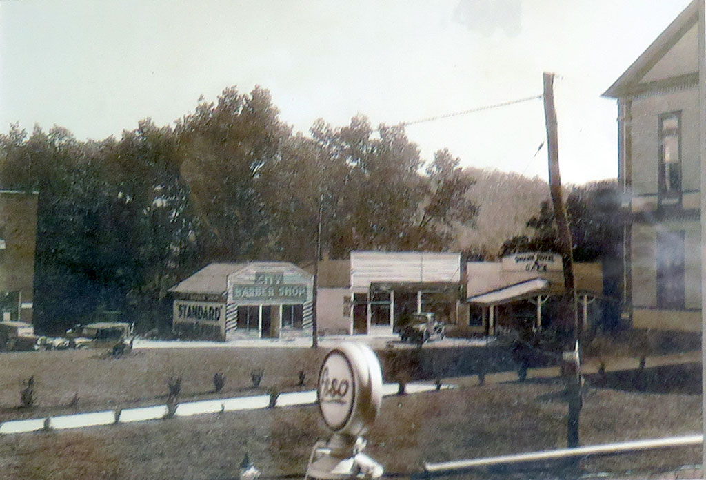 Downtown Robbinsville circa 1940 with courthouse at right.