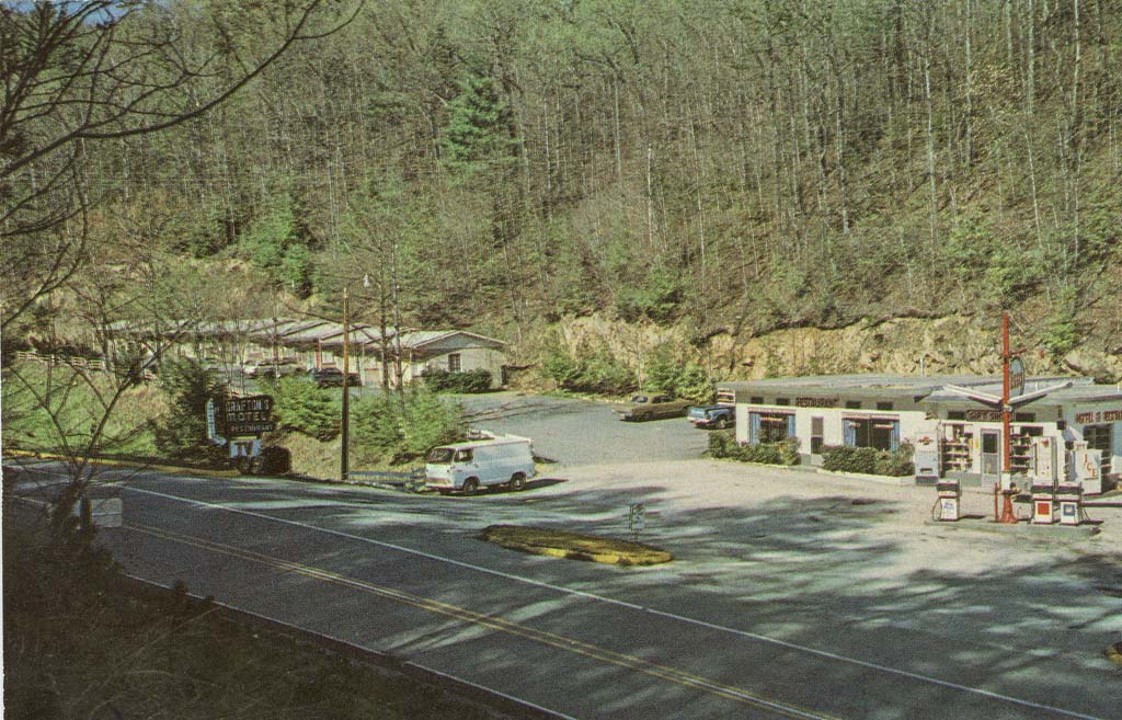 Crafton's Motel, Deals Gap NC 1960s postcard.