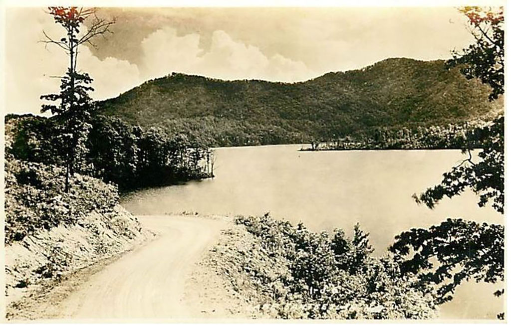 US129 Lake Santeetlah c1935